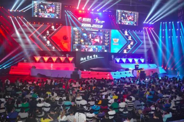 LPL全明星年度颁奖典礼： Tarzan 获得2024最佳外援奖