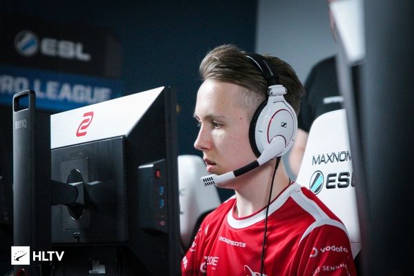 季后赛首场预热海报：WE坐镇西安主场迎战银龙骑士团EDG